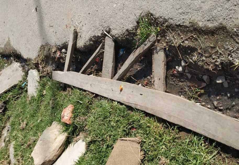 One single toilet is not there
