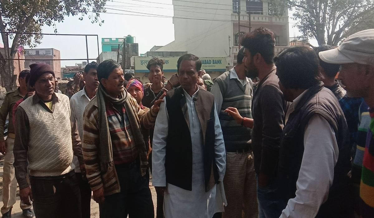 stone, throwing, crime, tundla, firozabad