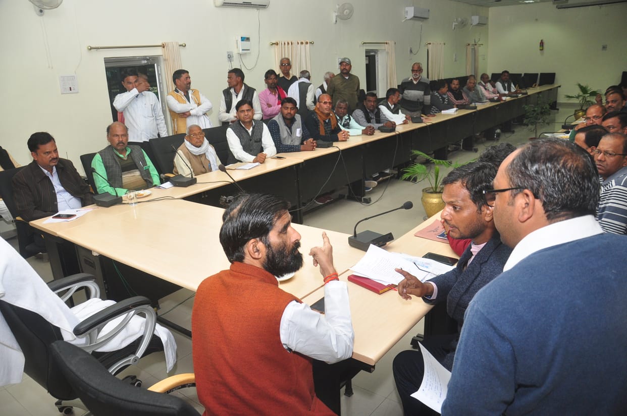 hungama in meeting
