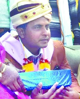 Returning body of bridegroom hanging from tree after marriage