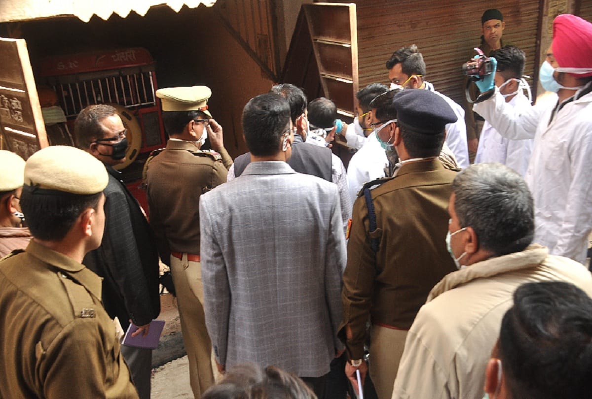 five members of family found dead in bhajanpura People seen in panic