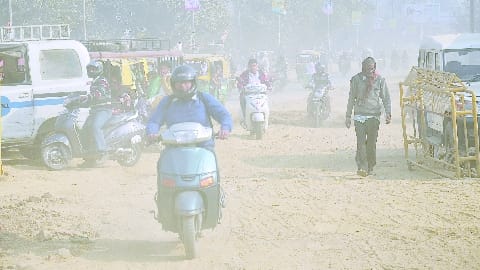 The townsfolk are stuck in a jam of dust amidst the dust