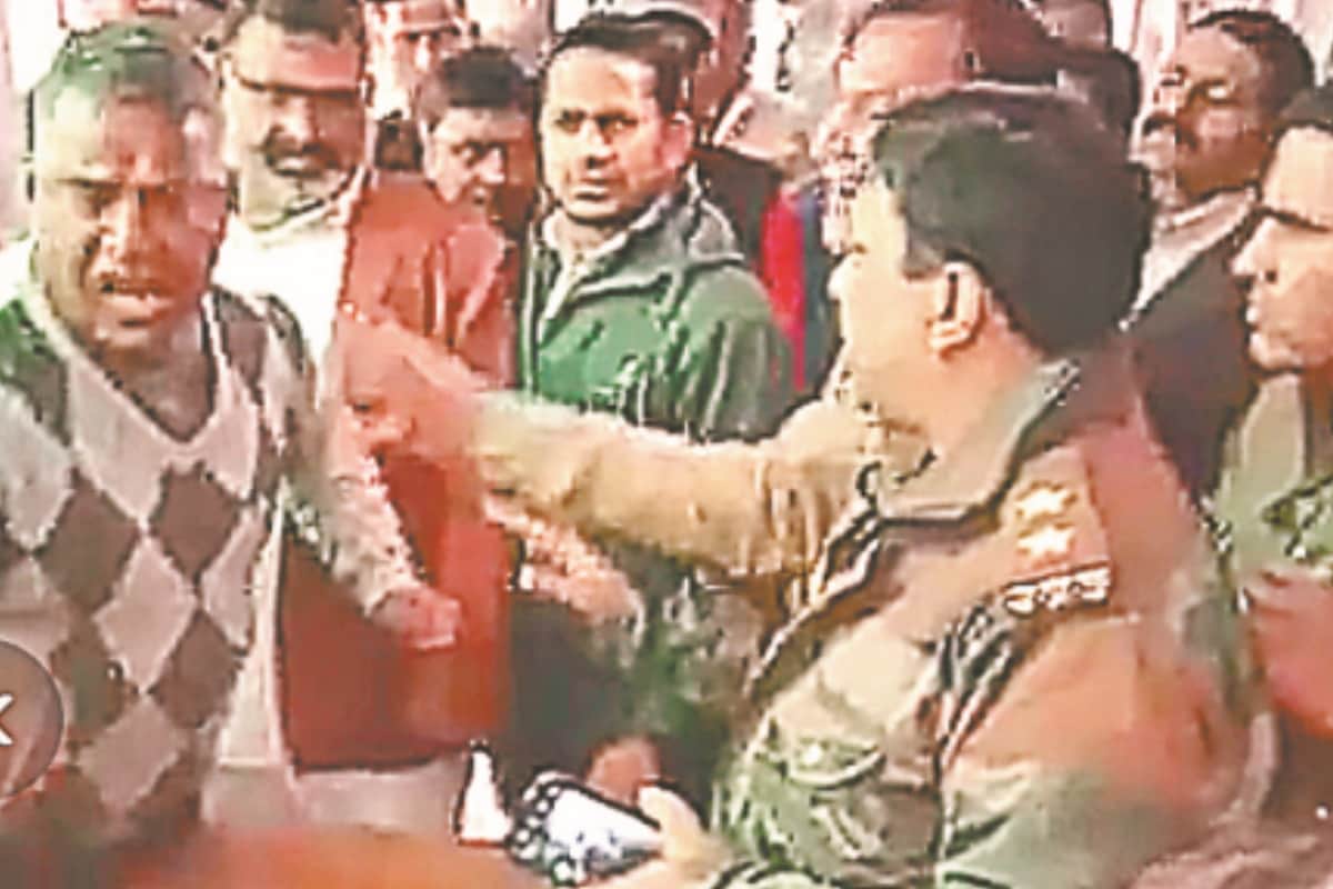 SSI posting has changed by SSP in case of threatening to shoot BJP leaders  at Meerut