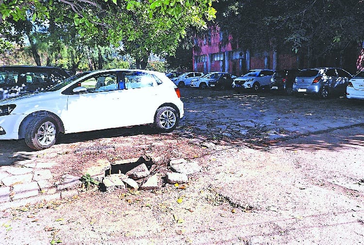 Punjab University Library and Hostel Roads in Bad Condition