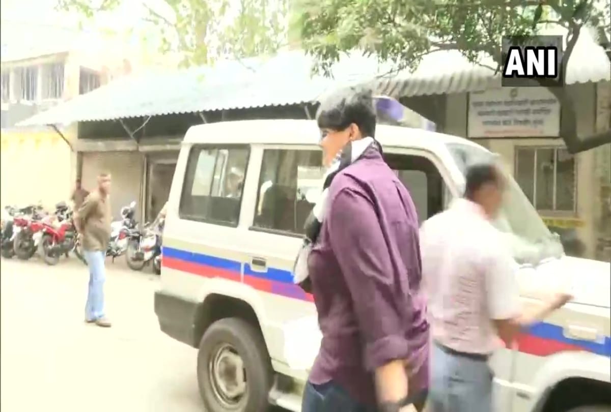 Mumbai Urvasi trapped in treason case reached police station for questioning