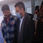भारतीय अधिकारियों के साथ संजीव चावला