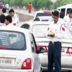 वाहनों की चेकिंग करते पुलिसकर्मी (फाइल फोटो)