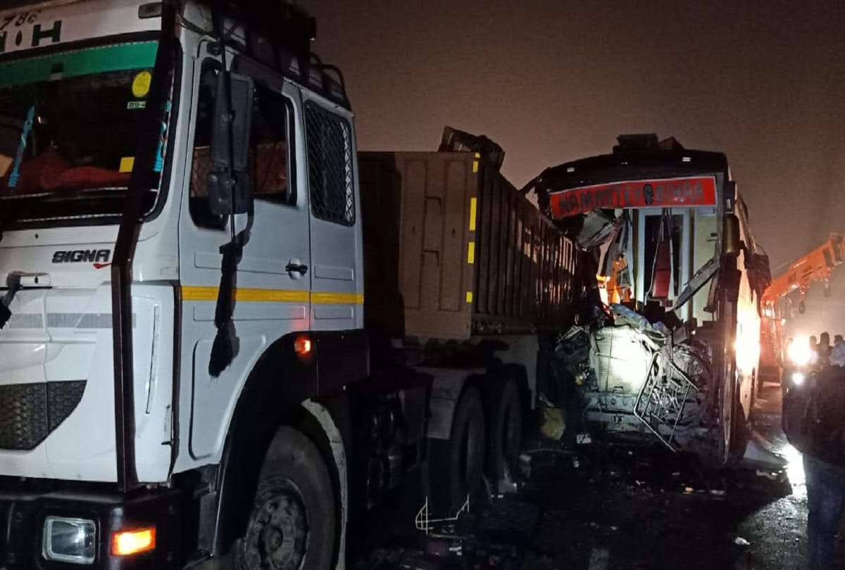 bus accident in Shikohabad twelve people died