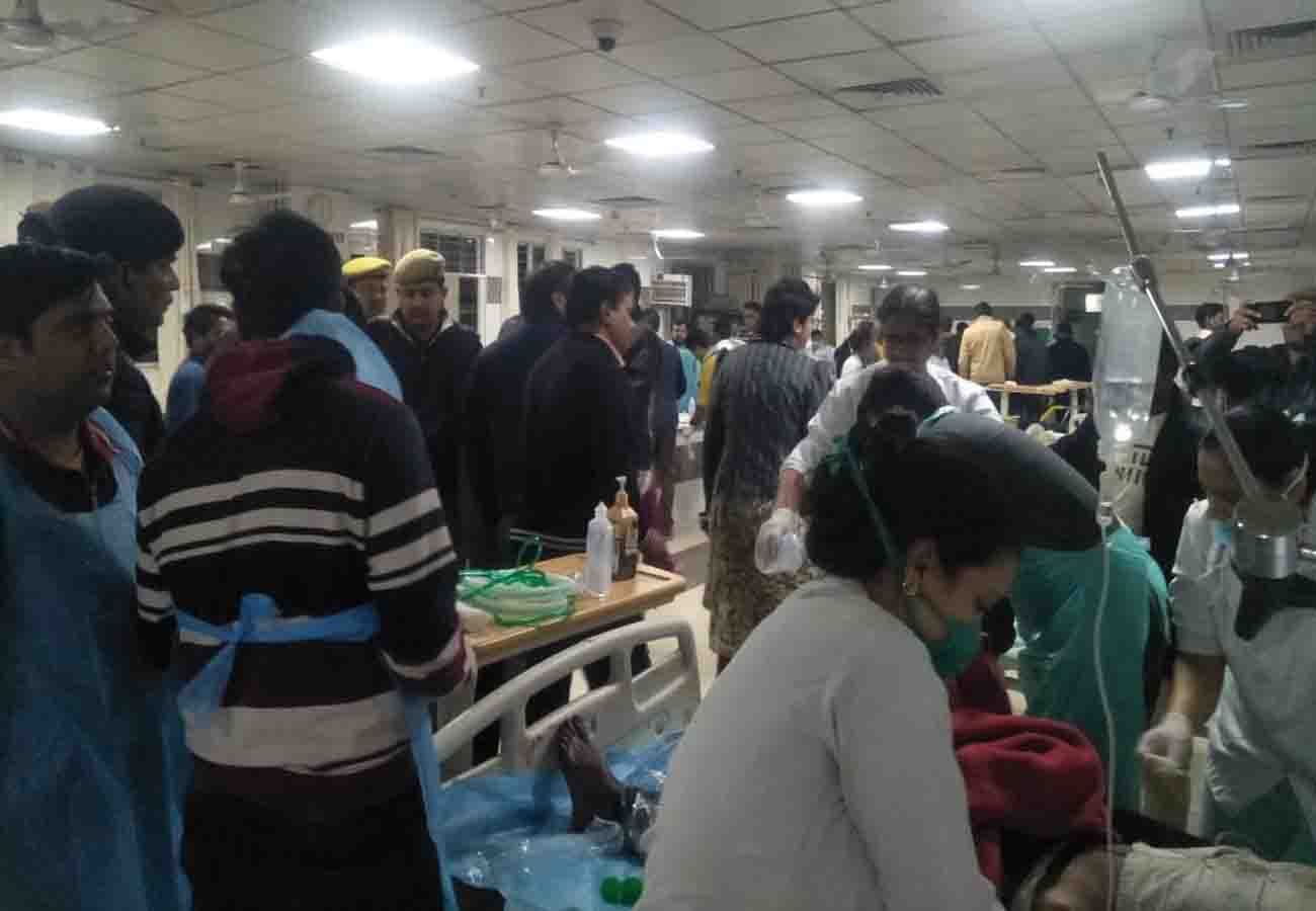 bus accident on agra lucknow expressway, UPEIDA employees save many life