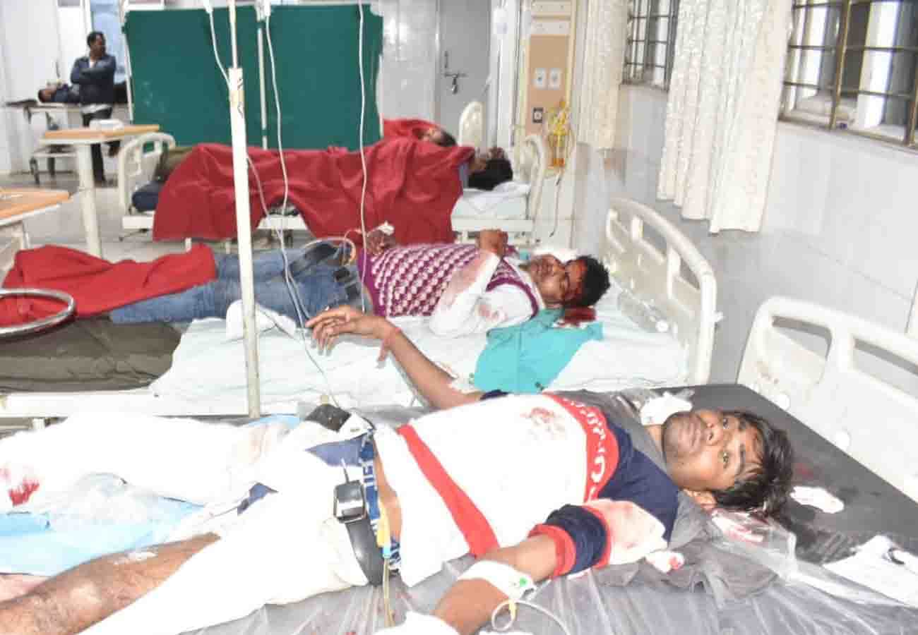 Road accident on Agra-Lucknow Expressway, Sixteen people died