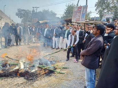 Advocates carry out symbolic funeral procession of MPs, MLAs and public representatives