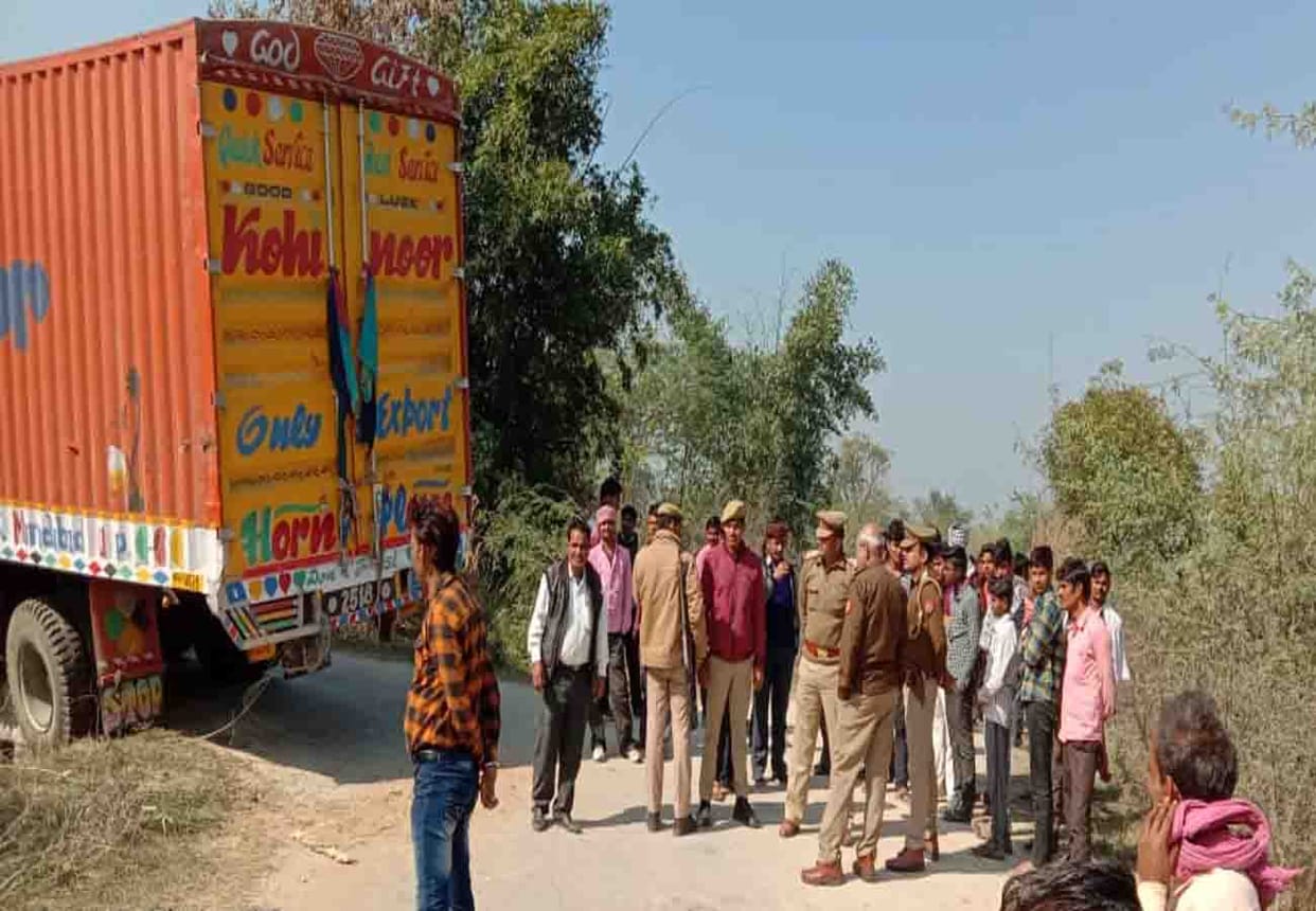 Container full of cattle trapped in kannauj