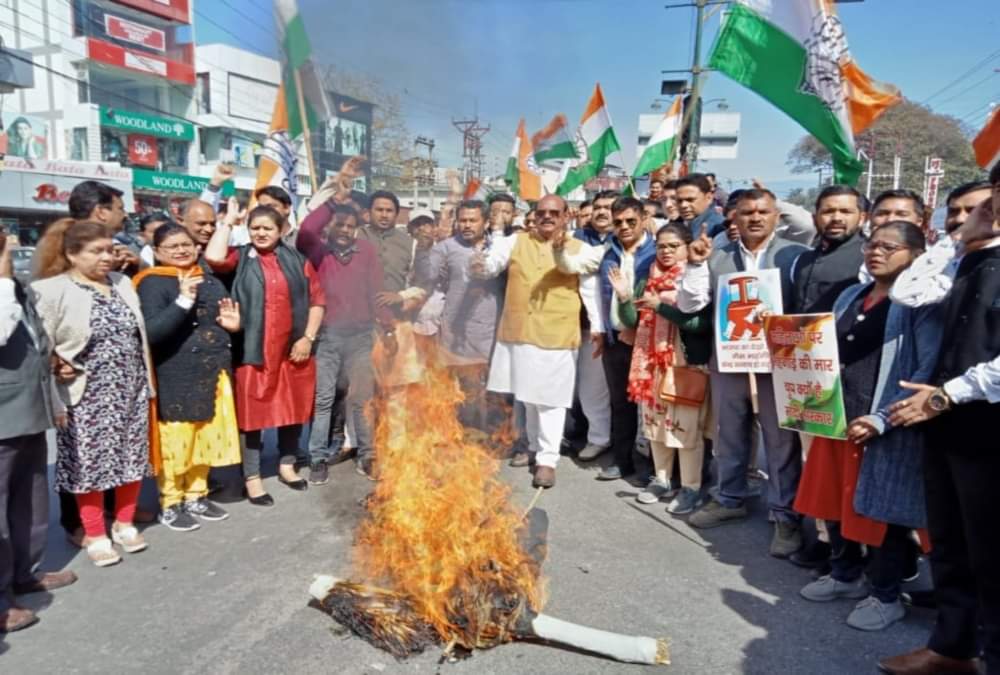 Congress Protest Against lpg gas cylinder Rate hike and inflation in uttarakhand