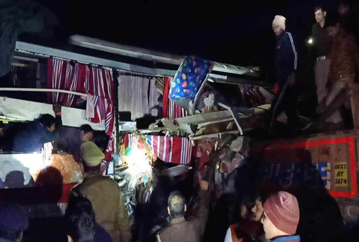 Dm Firozabad Chandra Vijay Singh Statement Over 14 Death On Agra   Lucknow Express Way