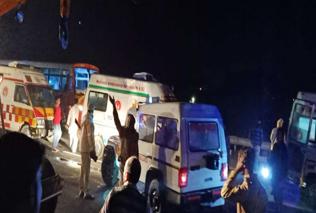 Dm Firozabad Chandra Vijay Singh Statement Over 14 Death On Agra   Lucknow Express Way