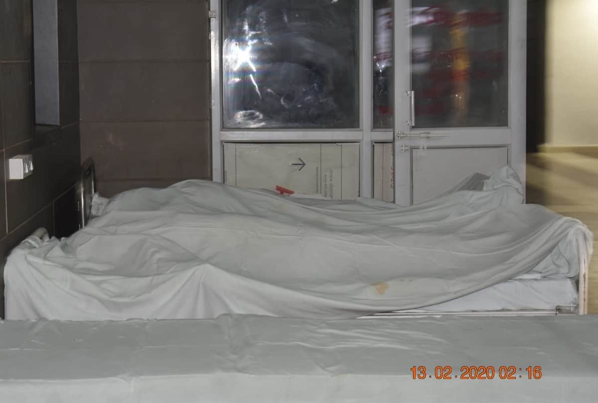 Firozabad Agra Lucknow Expressway many died and injured in sleeper bus accident 