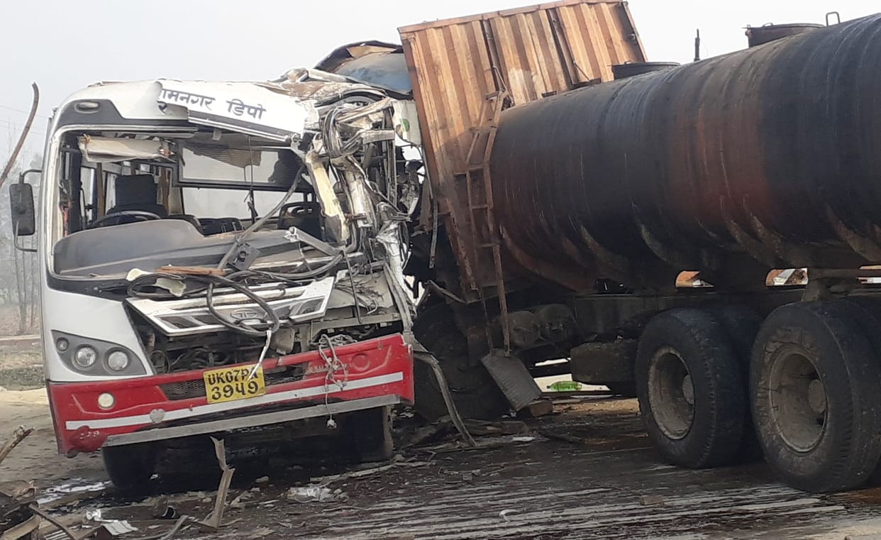 10 injured in bus and tanker collision