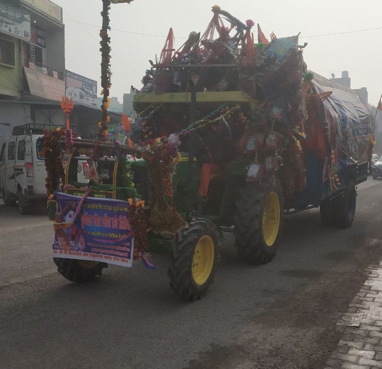 Kanyi groups started reaching Haridwar with shouts of Bholenath