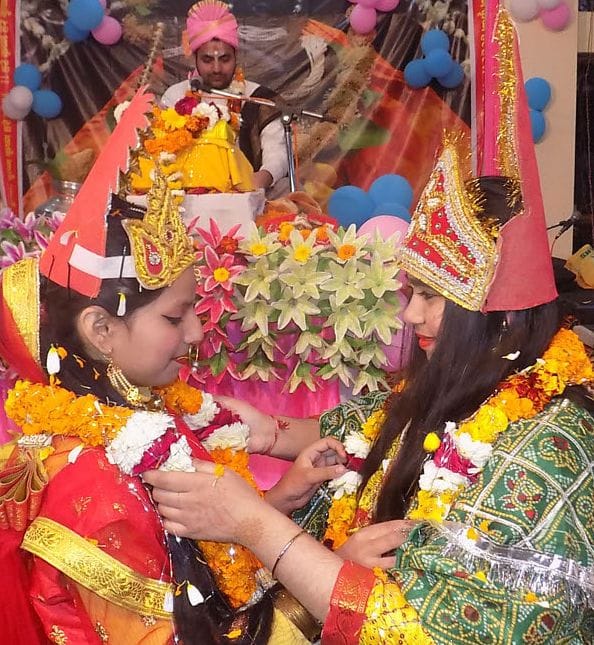 Devotees come to see Ram-Sita's marriage