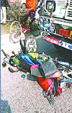 Alumni leader including five killed in road accidents