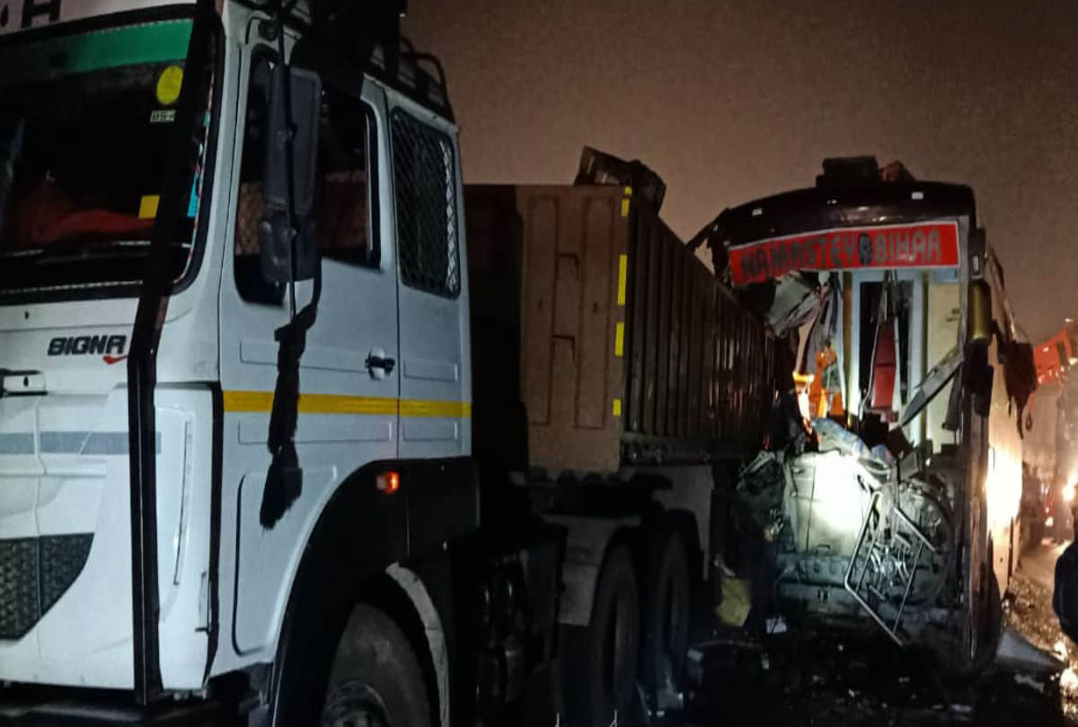 Dm Firozabad Chandra Vijay Singh Statement Over 14 Death On Agra   Lucknow Express Way