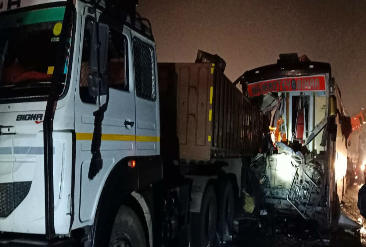 Dm Firozabad Chandra Vijay Singh Statement Over 14 Death On Agra   Lucknow Express Way