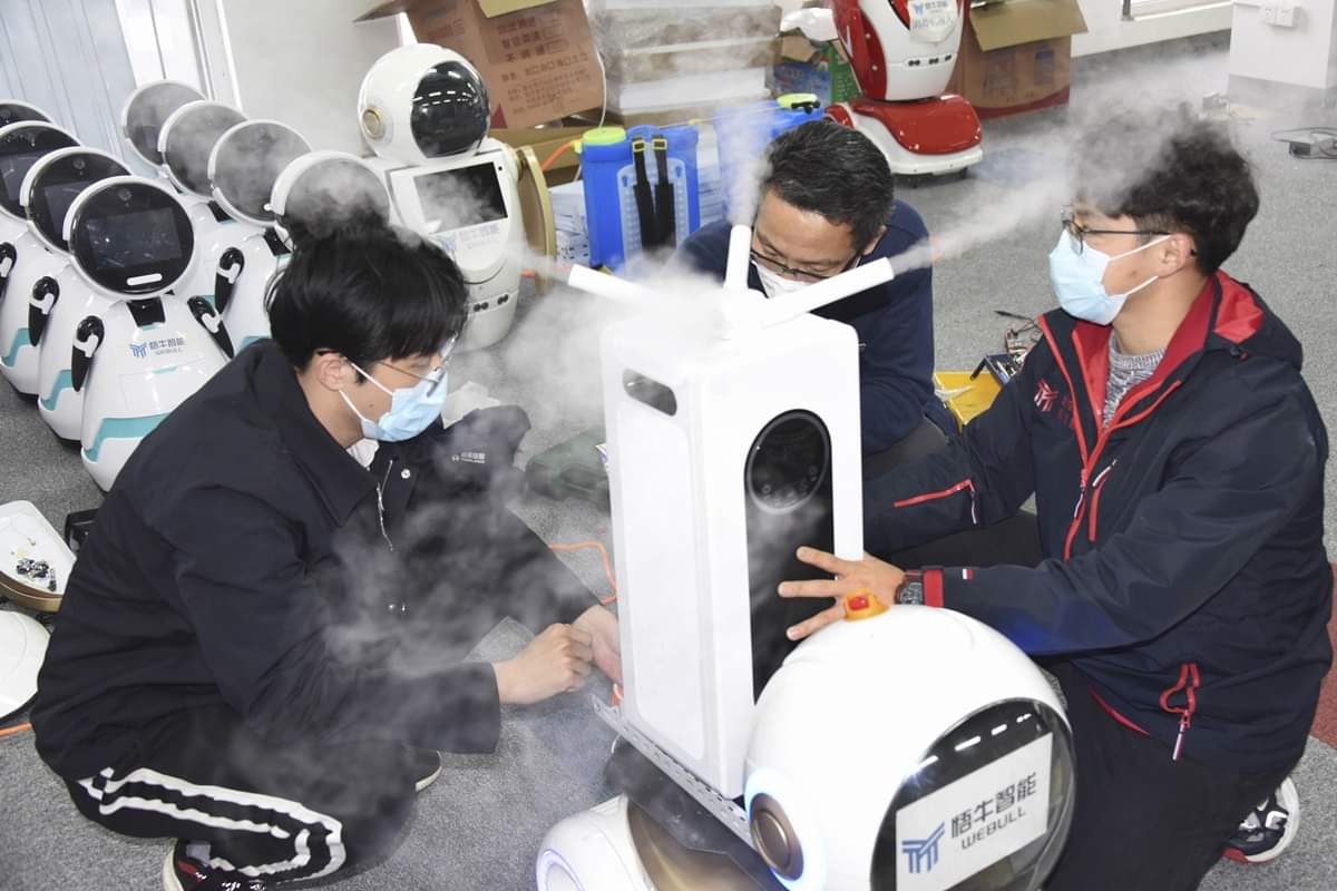 coronavirus prevention measures, important to keep the screen of mobile phone clean