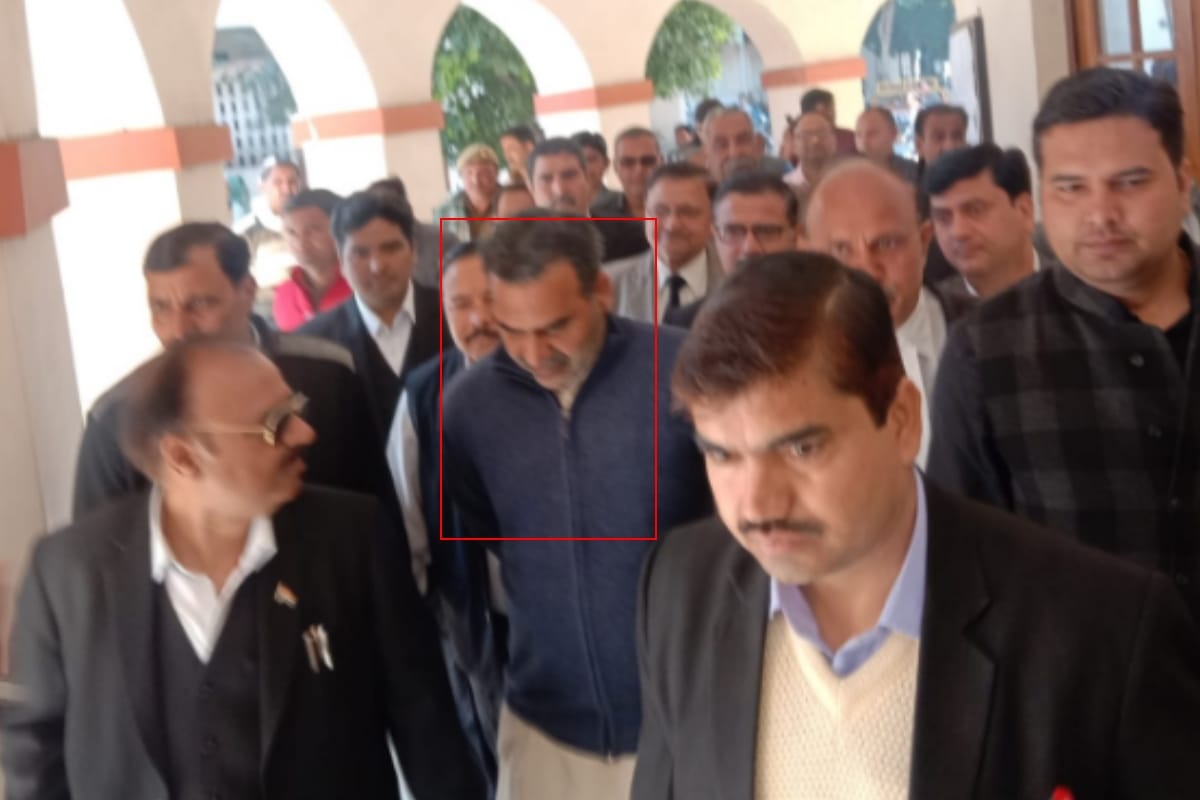 UP: Union Minister Sanjeev Balyan appears in court amid tight security, case in this case