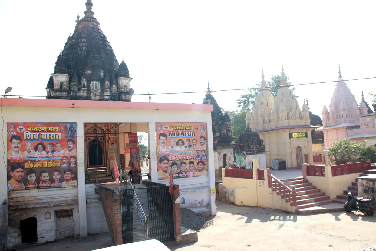 old lord shiva temple will decorate