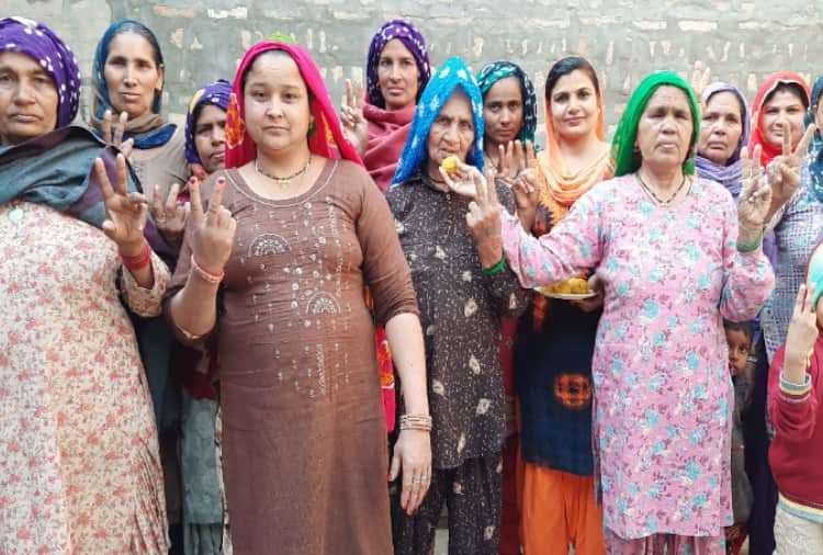 Delhi Election Result: Rajkumari dhillon became MLA in Delhi, Happiness in the village