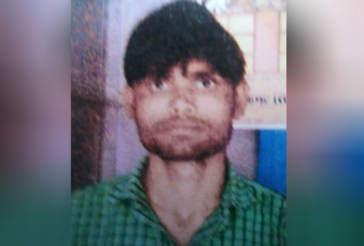 Man Commits Suicide With Wife Saree In Jasrana