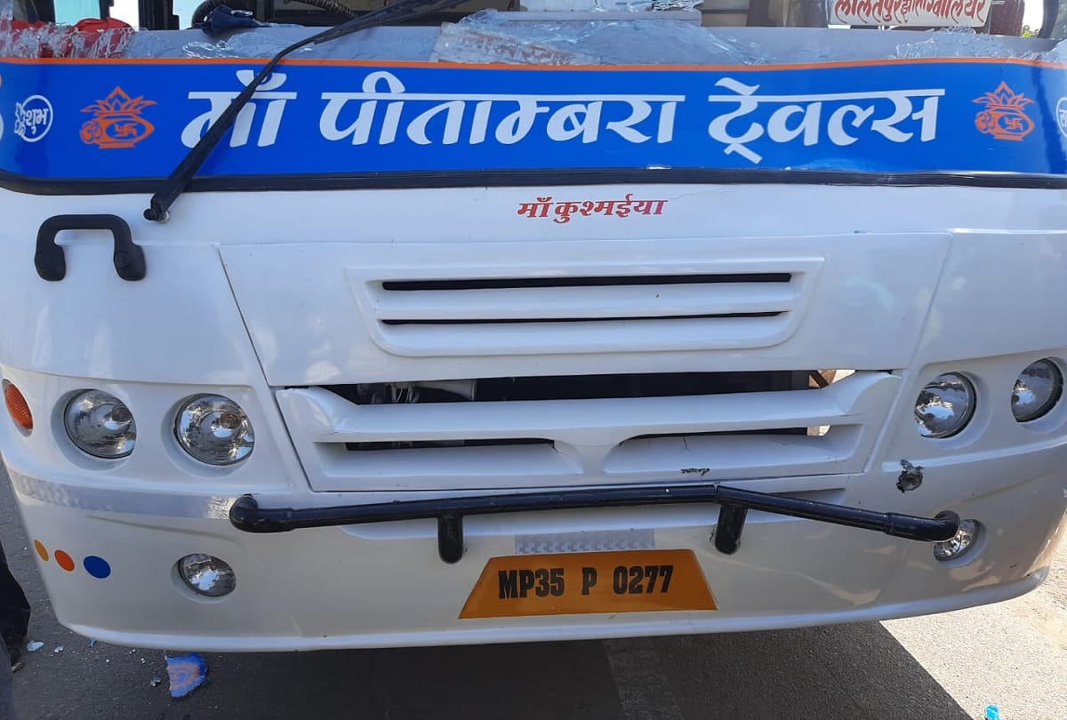 Two students died in a bus accident in Lalitpur Jhansi