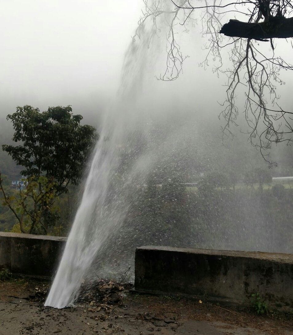 Drinking water crisis in Bageshwar due to pipeline burst in Jakheda