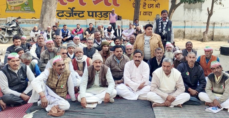 The indefinite strike of farmers continues