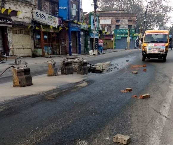 Mobil oil spread on the road, one and a half dozen people injured