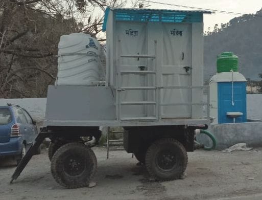 Mobile toilet dirt flowing on the road