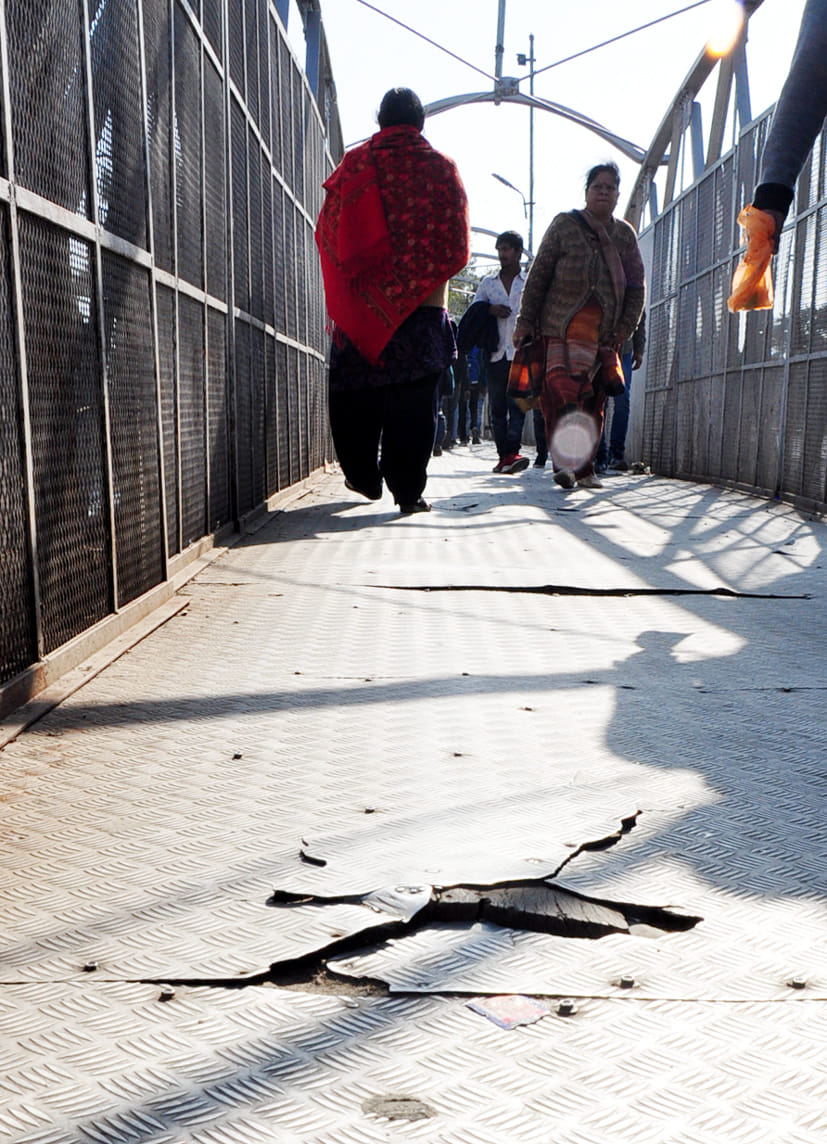 The dilapidated wooden bridge of the railway is feasting on the accident