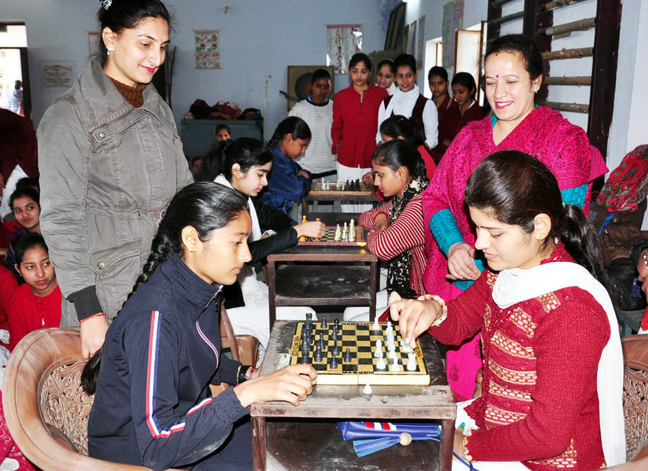 Shivani Saini won the chess competition