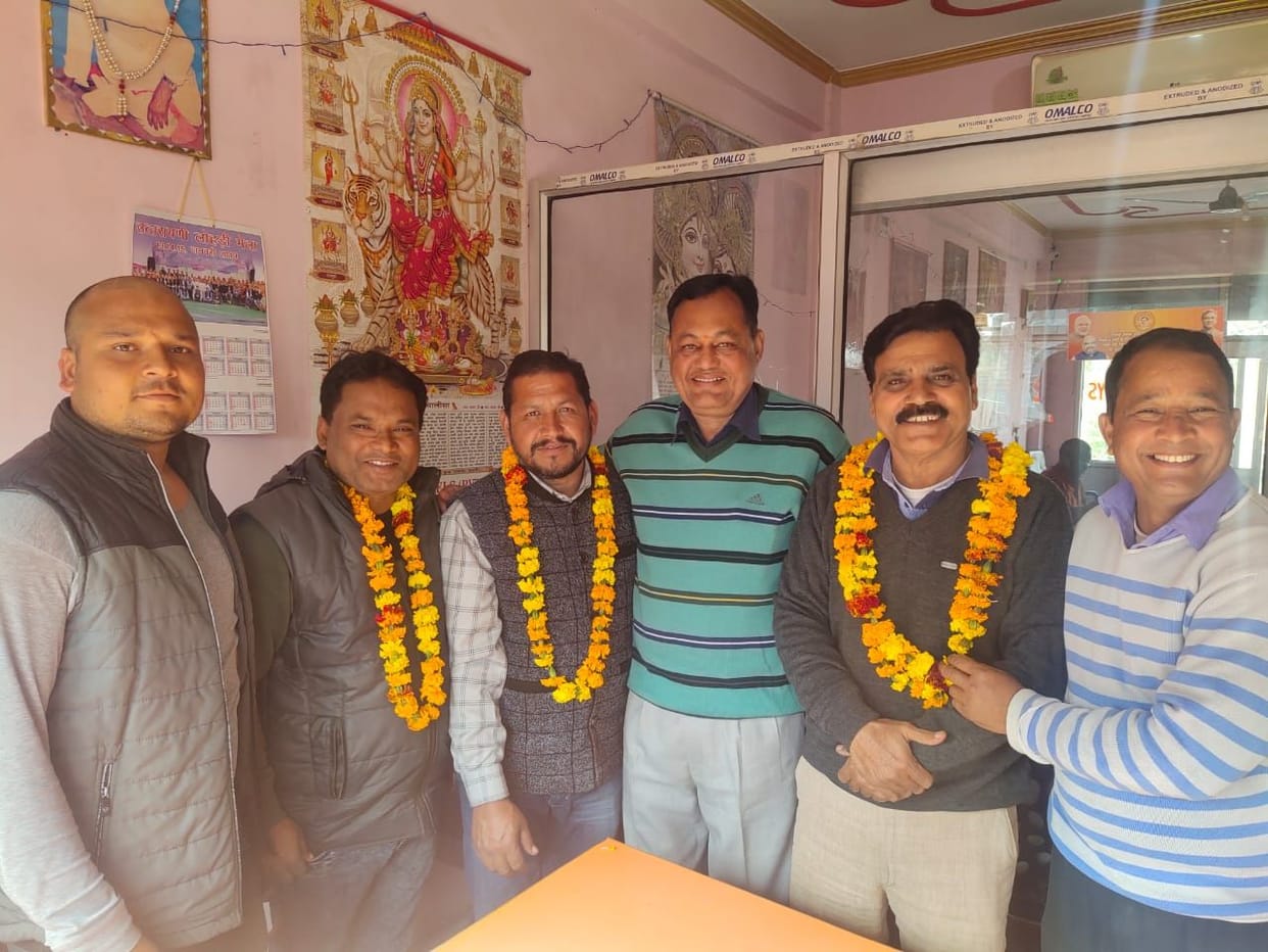 17 forest sarpanches distributed checks of 17 lakh rupees under Lisa Royalty
