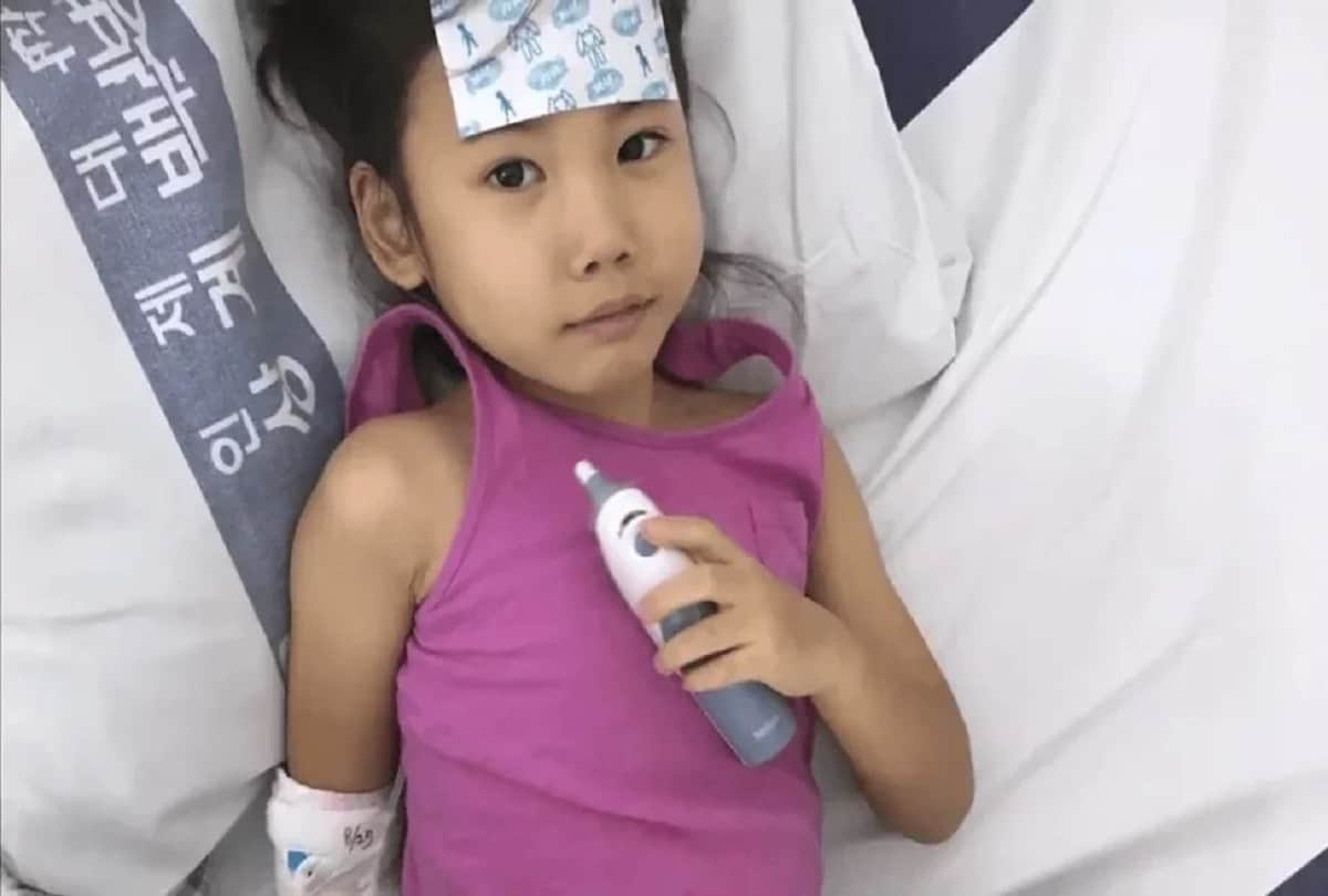 South Korean mother meets dead daughter by Virtual reality in a TV Show named Meeting you