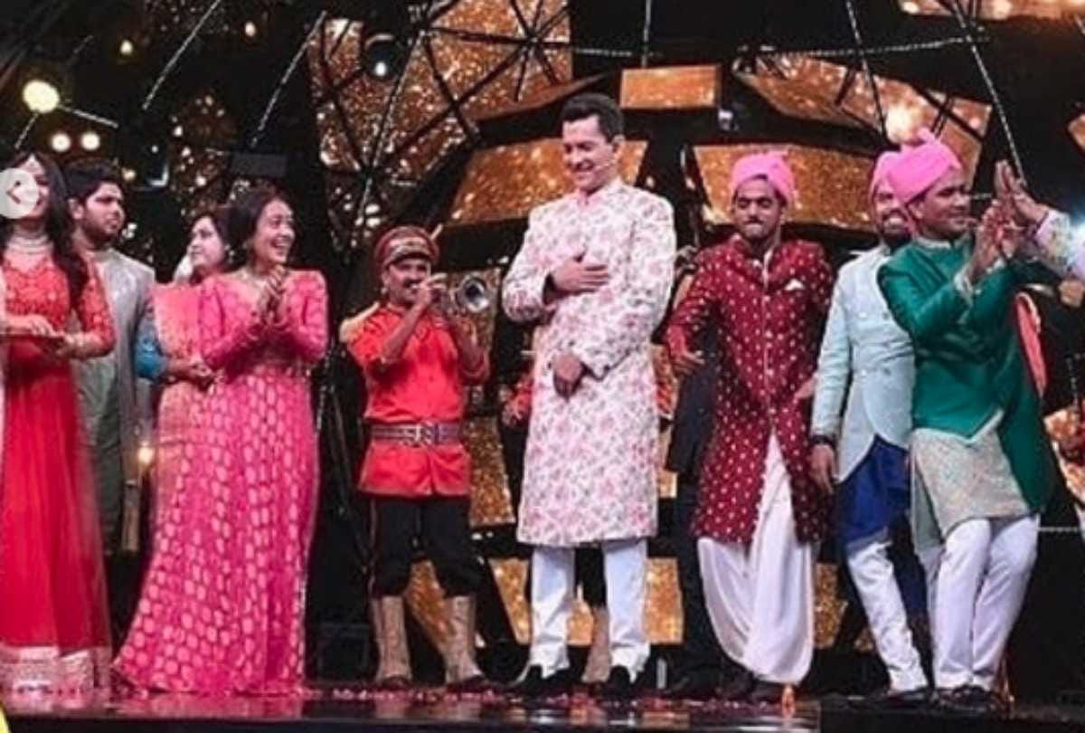 neha kakkar and aditya narayan wedding on indian idol 11 set video viral