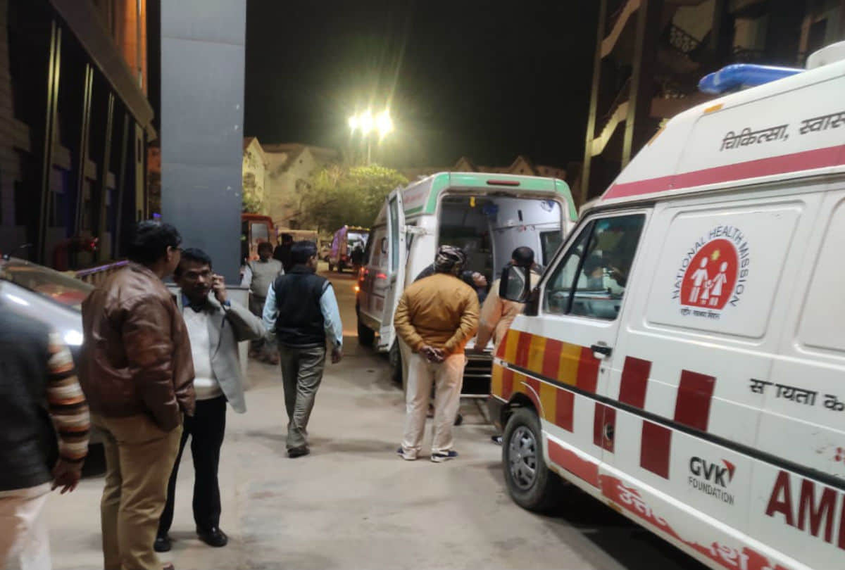 Dm Firozabad Chandra Vijay Singh Statement Over 14 Death On Agra   Lucknow Express Way