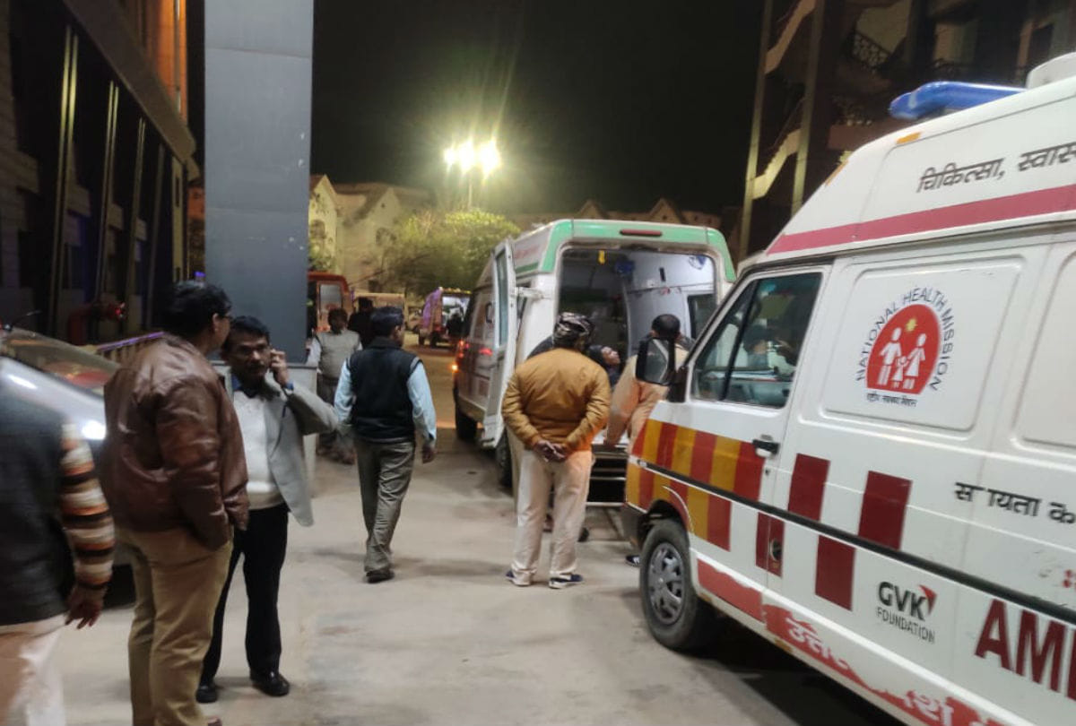 Dm Firozabad Chandra Vijay Singh Statement Over 14 Death On Agra   Lucknow Express Way
