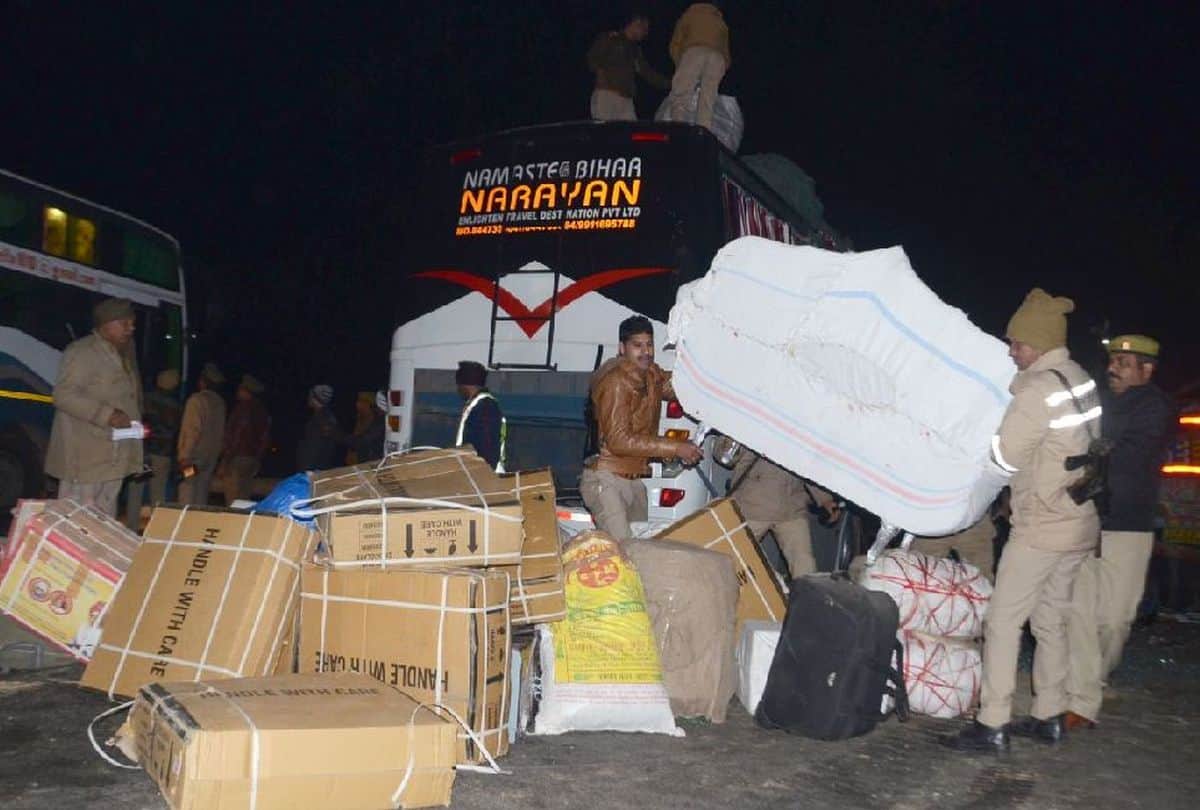 Bus Accident At Agra Lucknow Expressway 14 Passenger Died Update News