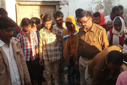Man Commits Suicide With Wife Saree In Jasrana