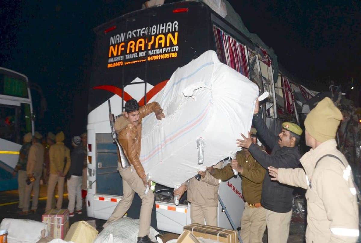 Bus Accident At Agra Lucknow Expressway 14 Passenger Died Update News