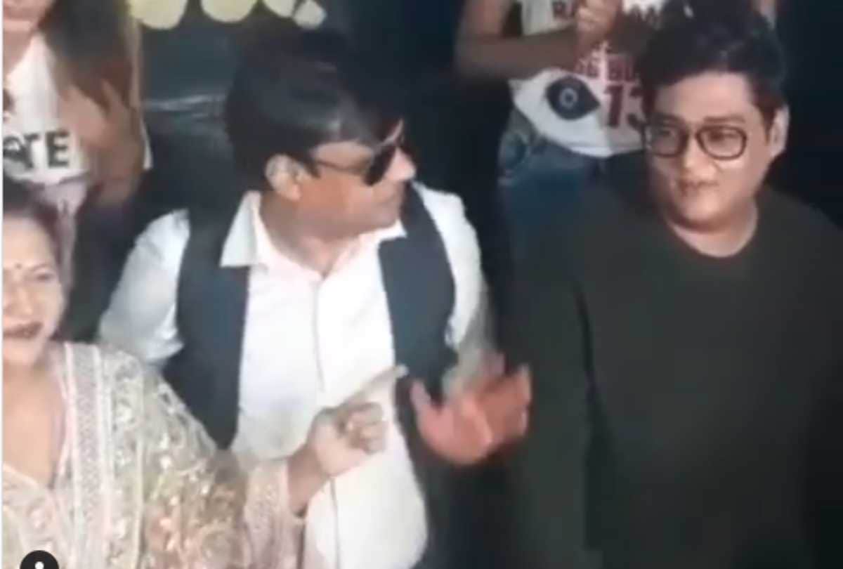 bigg boss 13 rashami desai family celebrate her birthday outside house