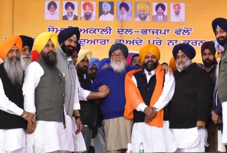 Former MP Rattan singh Ajnala and his Son Amarpal Bony rejoin SAD