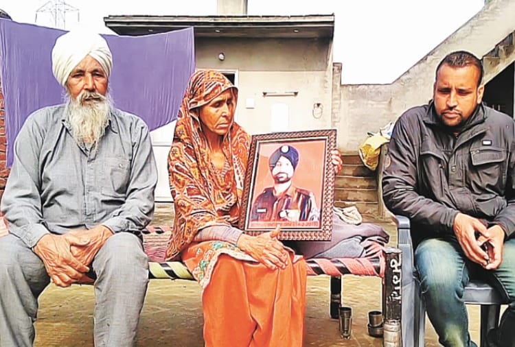 Know about Shaheed Sukhjinder Singh's Family condition, a year after Pulwama attack