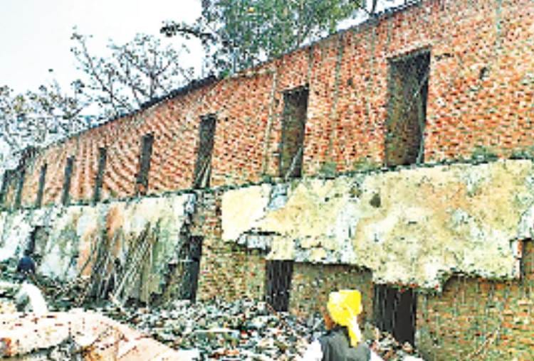 eight workers injured in sitapur